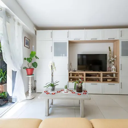2-br Garden-level Near Beaches & Port * Cannes