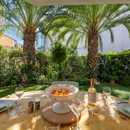 2-br Garden-level Near Beaches & Port Cannes