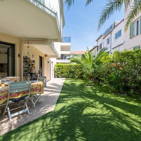 2-br Garden-level Near Beaches & Port * Cannes
