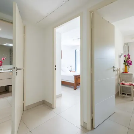 Apartman 2-br Garden-level Near Beaches & Port Cannes