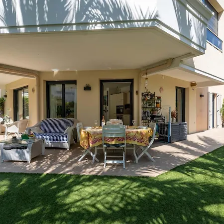 2-br Garden-level Near Beaches & Port Apartman *